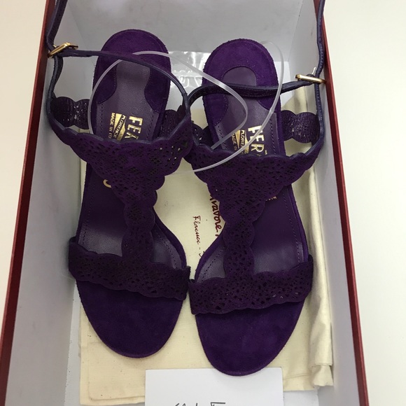 Salvatore Ferragamo suede heels - Picture 2 of 8